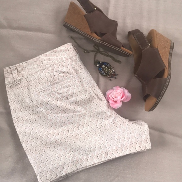 ANN TAYLOR LOFT 4” SHORT 100 % COTTON SIZE 14 - Picture 8 of 8